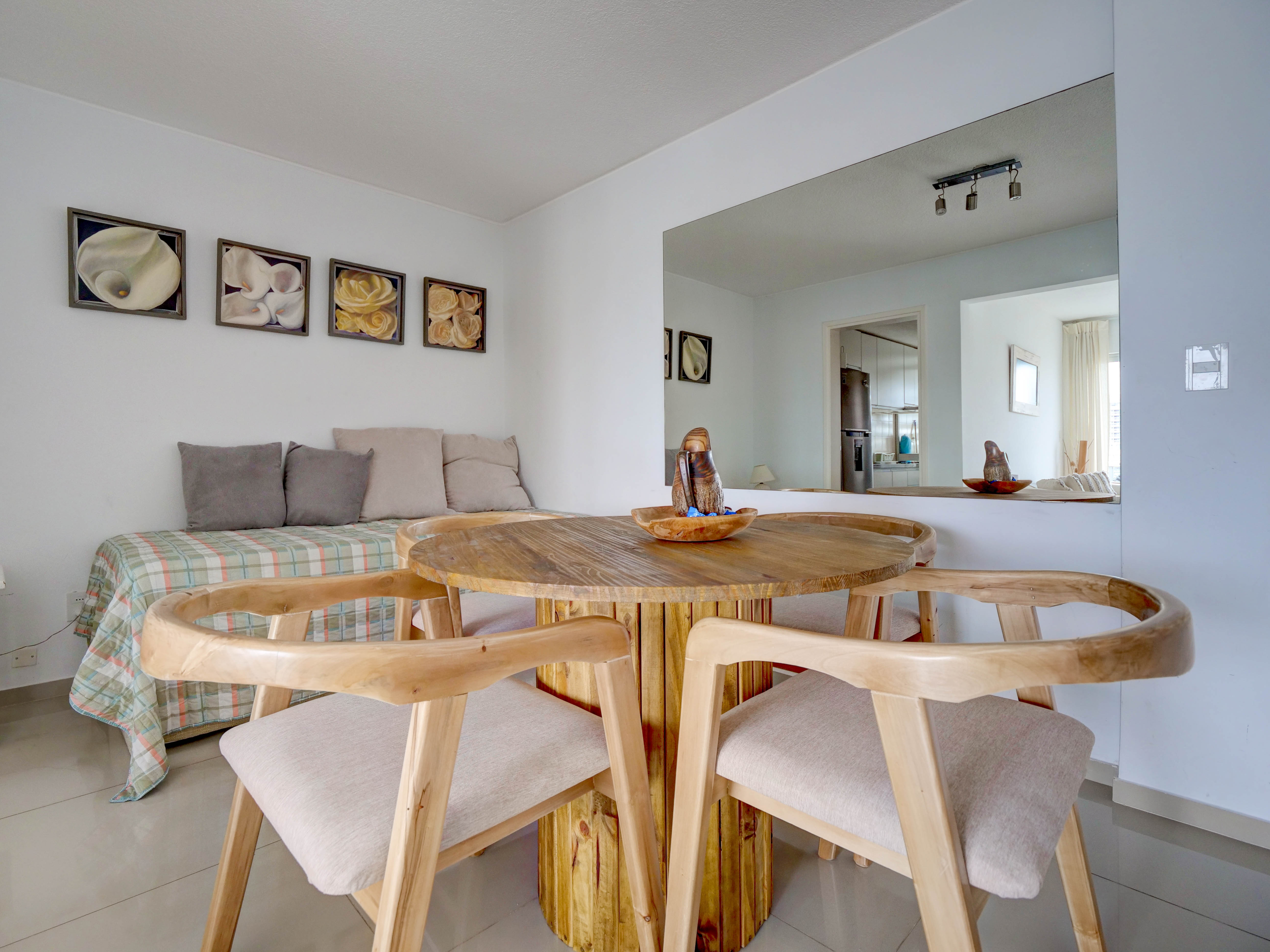 Living y comedor luminosos
